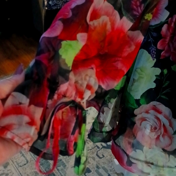 New L'ATISTE Vibrant Floral Long Sleeve Dress Size M - Picture 5 of 9